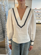 Load image into Gallery viewer, Loretta Caponi Vinci Blouse