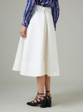 Load image into Gallery viewer, Thierry Colson Wynona White Gaberdine Skirt
