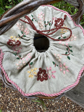 Load image into Gallery viewer, Handcrafted Italian "Panarino" Basket Handbag in Brown, Pink and Yellow Floral Vine
