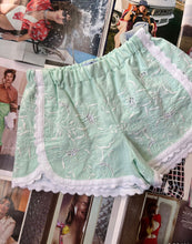 Load image into Gallery viewer, One of a Kind Vintage Linen Shorts Size Small
