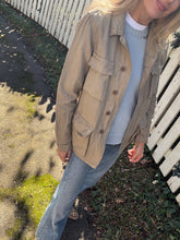 Load image into Gallery viewer, Hartford Vea Jacket
