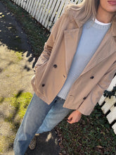 Load image into Gallery viewer, Hartford Varda Jacket

