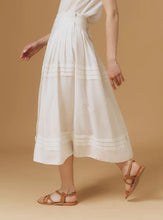 Load image into Gallery viewer, Thierry Colson Zazou Skirt in Off White Optical Pleats
