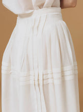 Load image into Gallery viewer, Thierry Colson Zazou Skirt in Off White Optical Pleats

